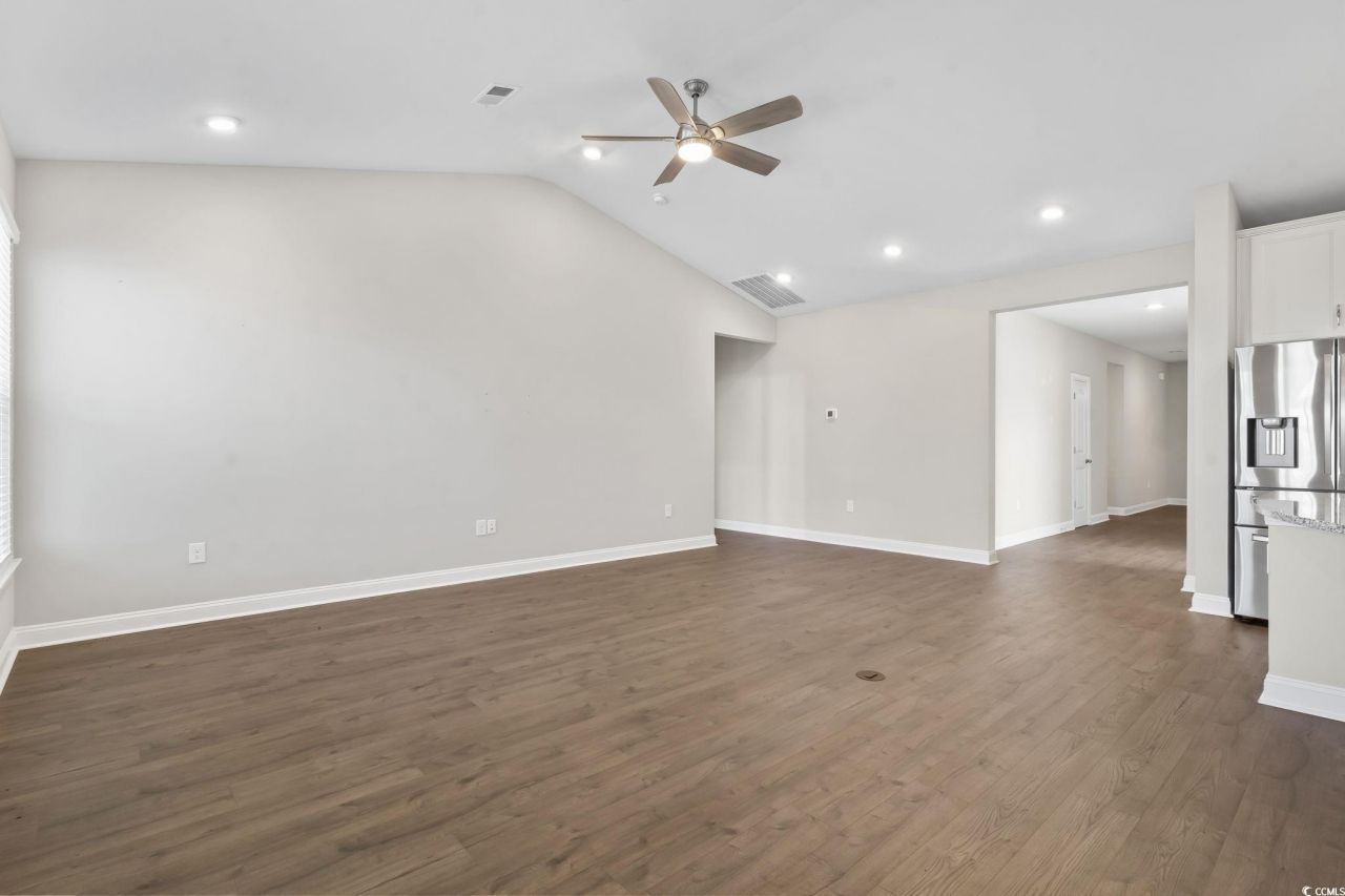 5037 Sassari St. Photo 8