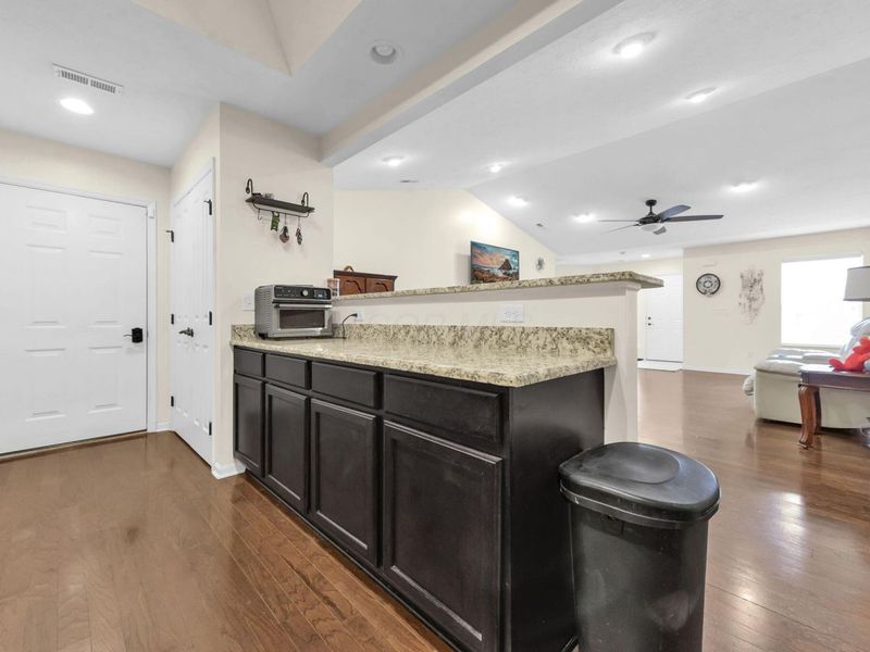 365 Cover Place, Columbus, OH 43235 Photo 12