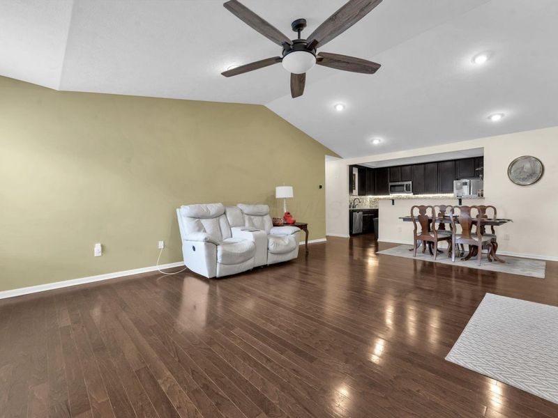 365 Cover Place, Columbus, OH 43235 Photo 8