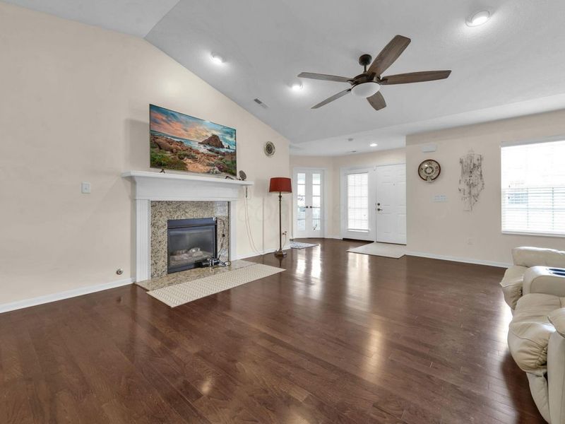 365 Cover Place, Columbus, OH 43235 Photo 9