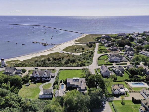 18 Mount Vernon Avenue , Hyannis Port, MA 02647