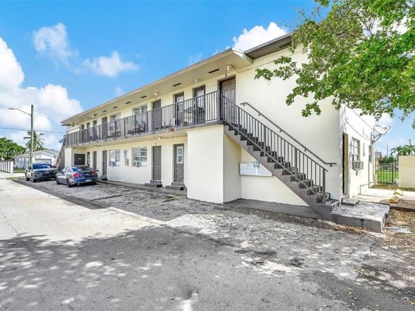 324 NW 3rd St, Hallandale Beach, FL 33009