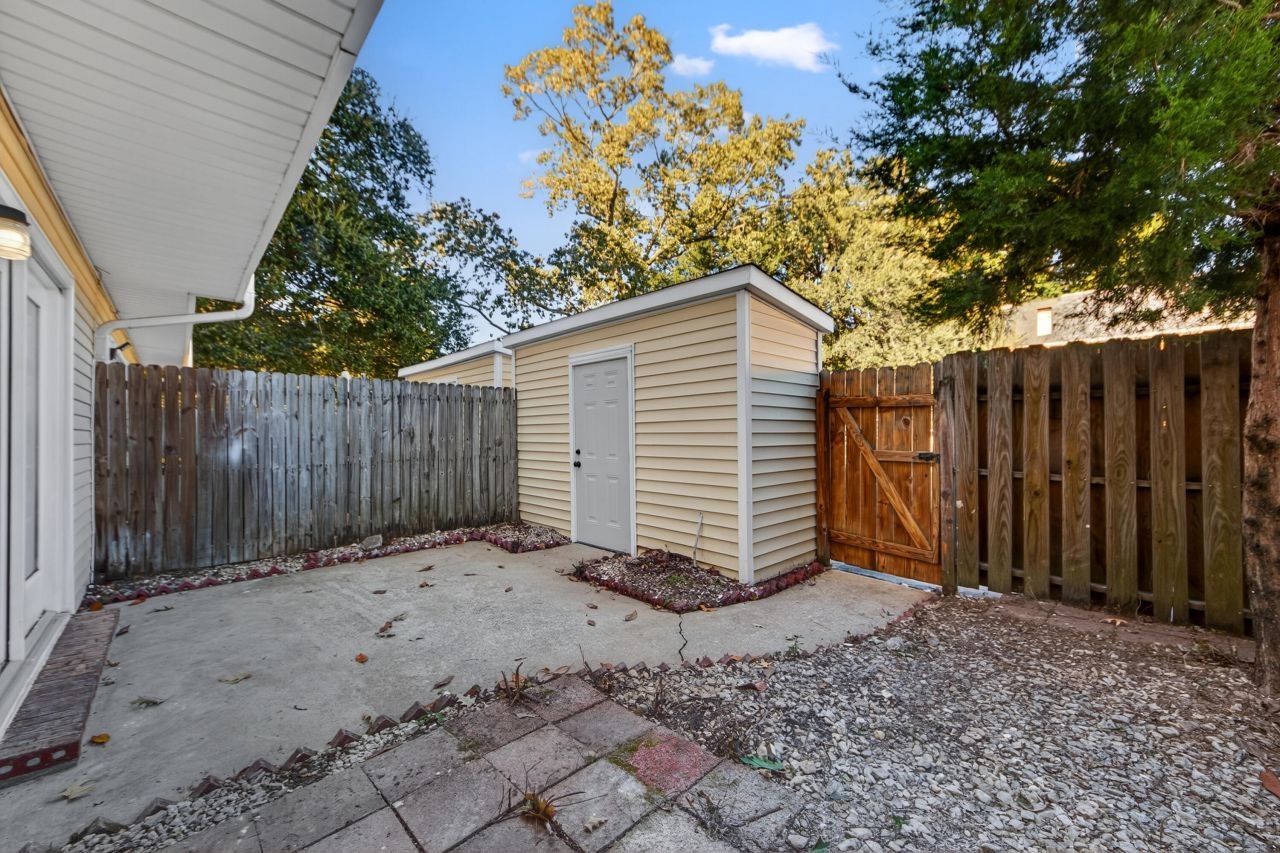 2943 Cathedral Lane Photo 21