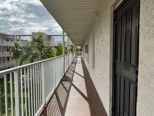 2800 NW 56th Avenue, Unit B306, Lauderhill, FL 33313