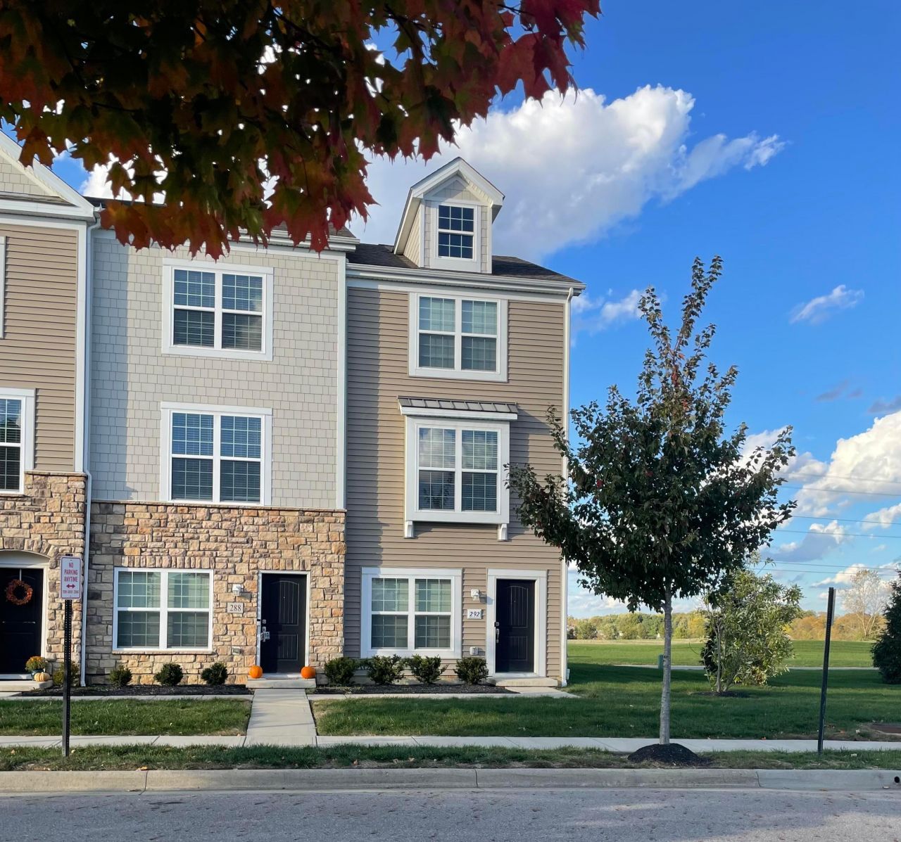 292 Autumn Ridge Circle, Pickerington, OH 43147 Main Photo