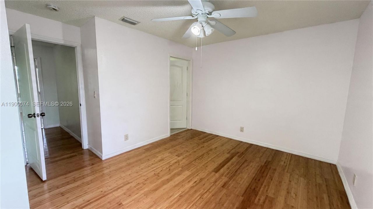 870 NE 212th Ter, Unit 4, Miami, FL 33179 Photo