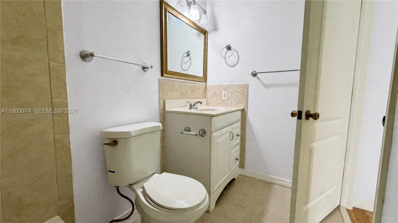 870 NE 212th Ter, Unit 4, Miami, FL 33179 Photo