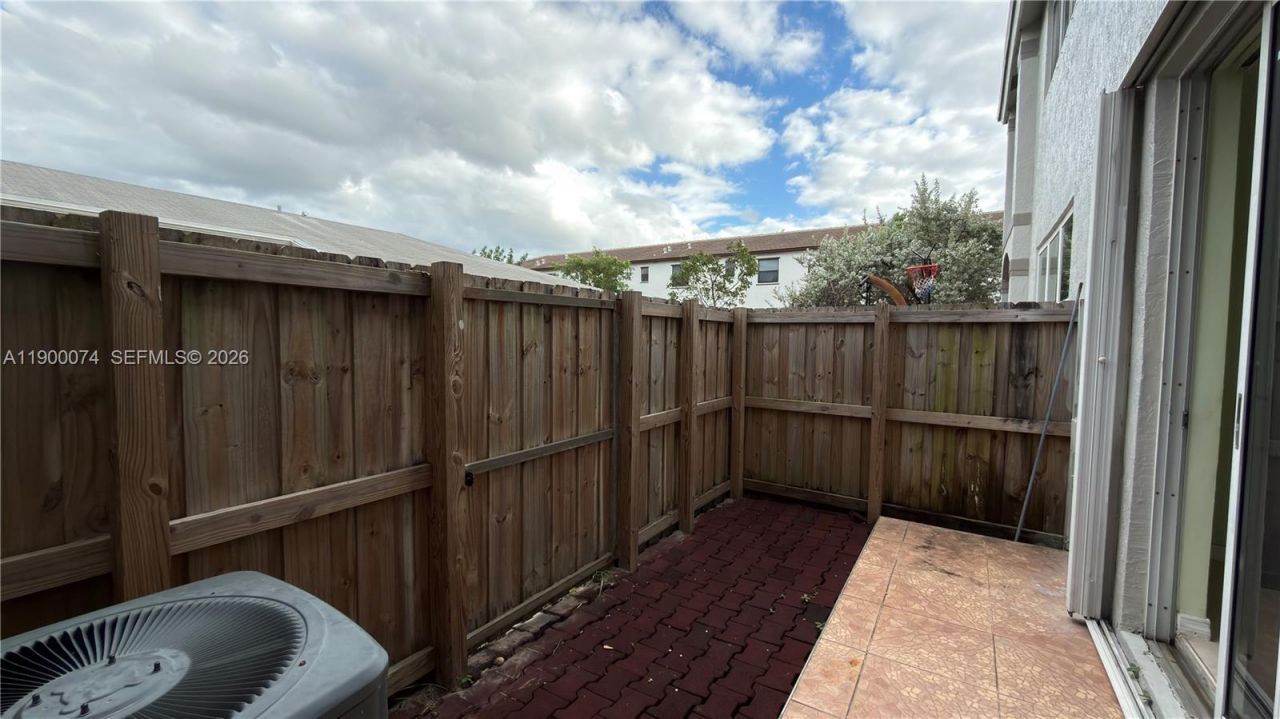 870 NE 212th Ter, Unit 4, Miami, FL 33179 Photo