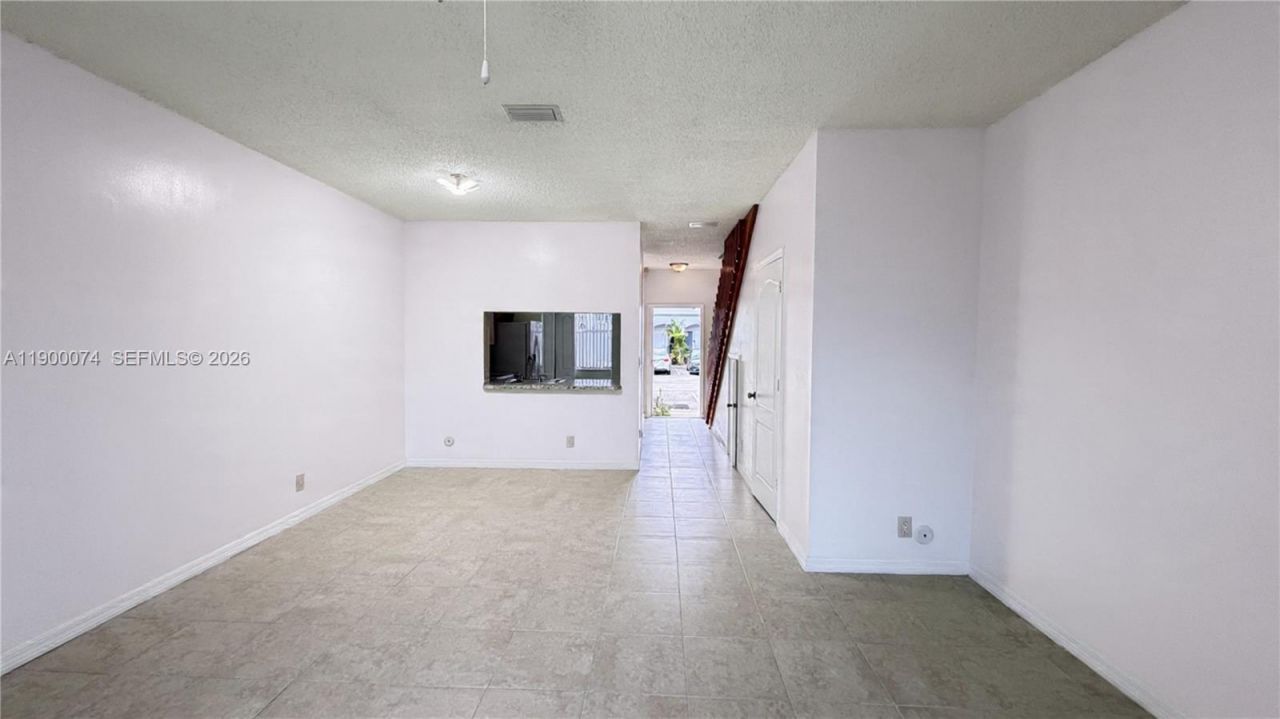 870 NE 212th Ter, Unit 4, Miami, FL 33179 Photo
