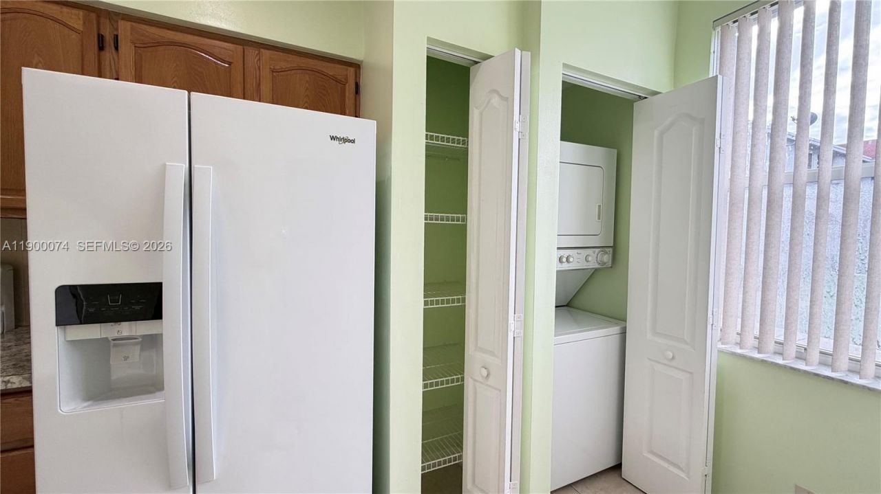 870 NE 212th Ter, Unit 4, Miami, FL 33179 Photo