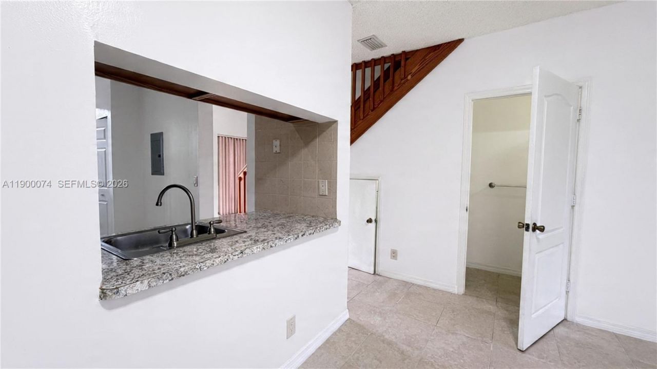 870 NE 212th Ter, Unit 4, Miami, FL 33179 Photo