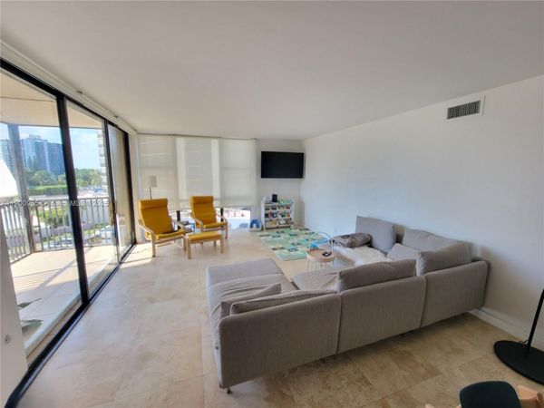 20379 W Country Club Dr, Unit 539, Aventura, FL 33180