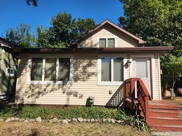 2411 Pine Lake Avenue, Keego Harbor, MI 48320