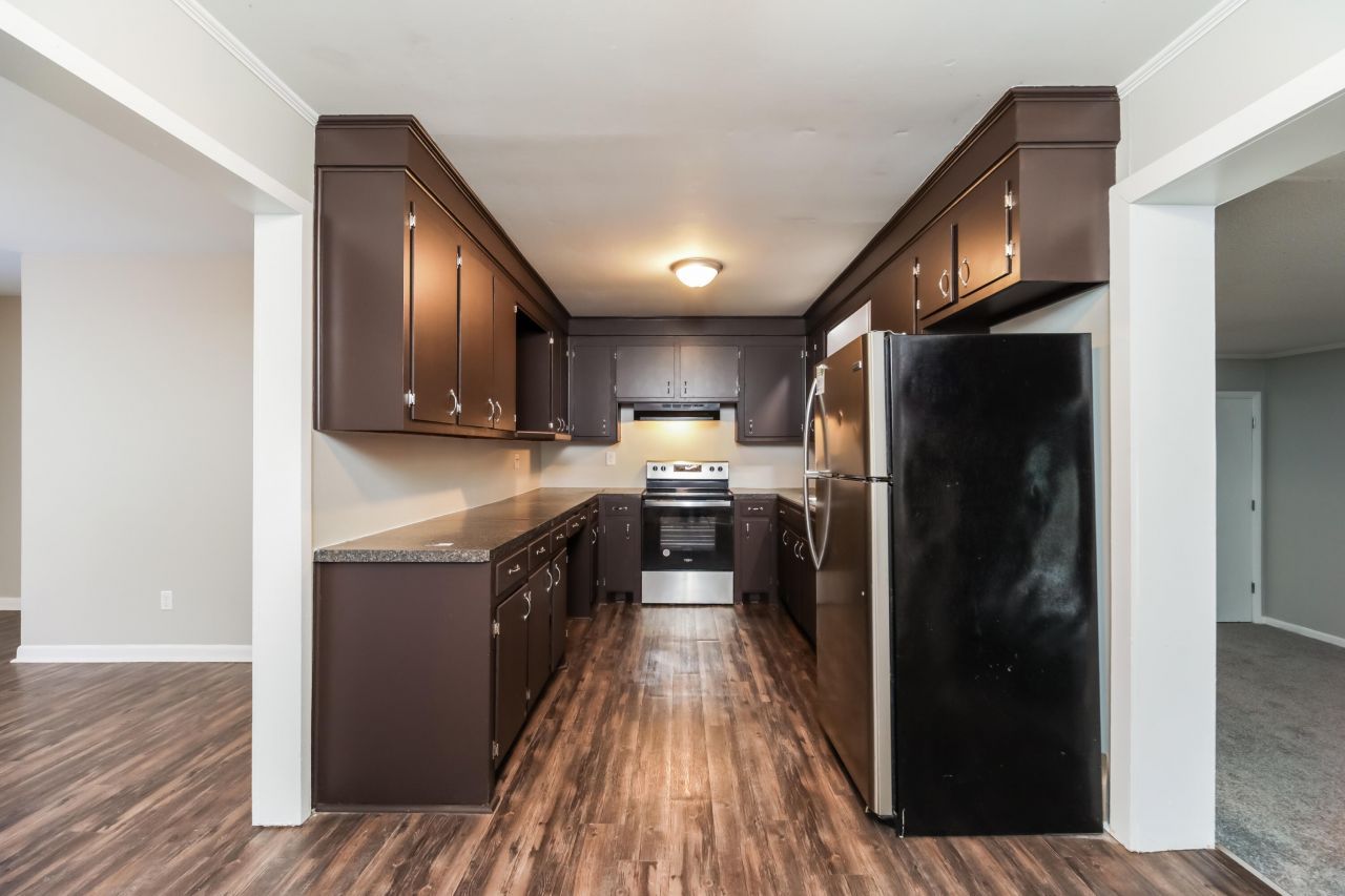 7021 Midland Drive Photo 5