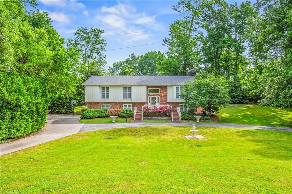 931 Nottingham Road, High Point, NC 27262 Main Photo