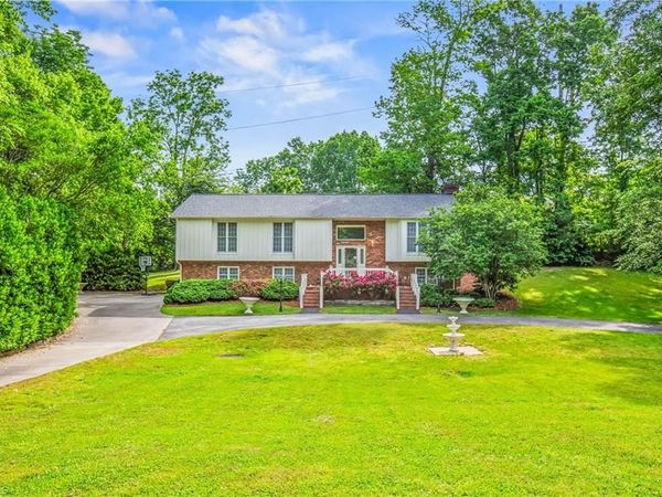 931 Nottingham Road, High Point, NC 27262