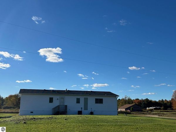 5614 Cavender Drive, Shepherd, MI 48883