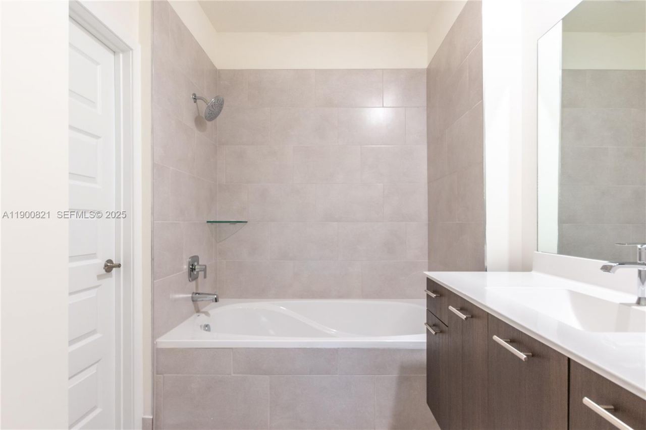 4640 NW 84th Ave, Unit 46, Doral, FL 33166 Photo