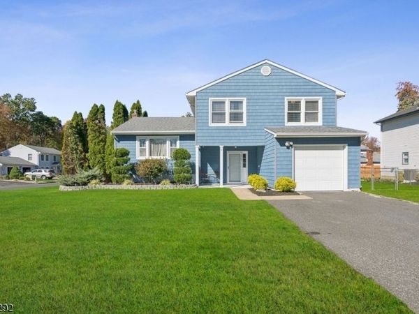 2 Michael Ct, Old Bridge, NJ 08857