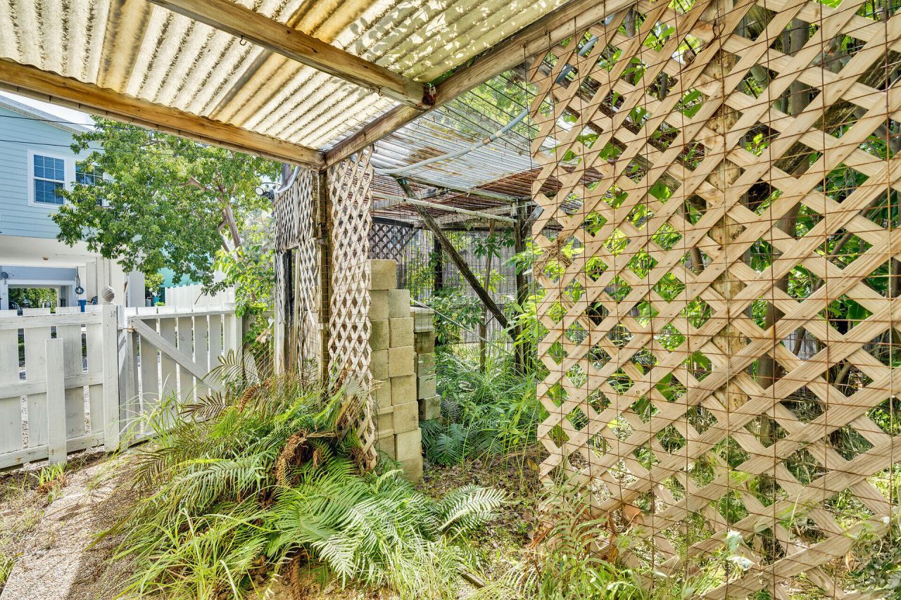 4 Shore Drive, Saddle Bunch, FL 33040 Photo