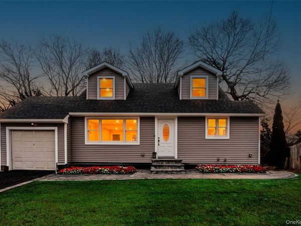 6 Grand Haven Court, Commack, NY 11725