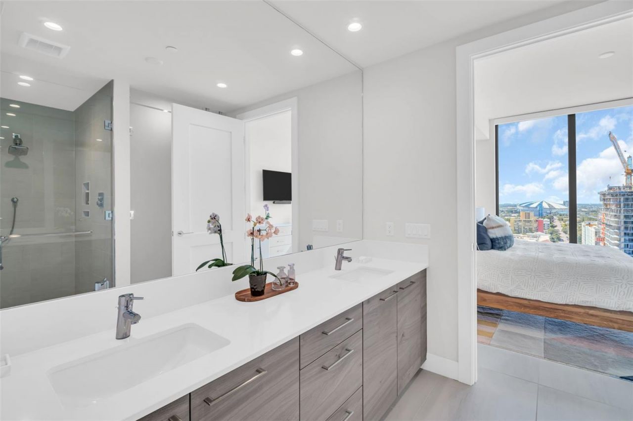 301 1st Street S, Unit 2105, Saint Petersburg, FL 33701 Photo