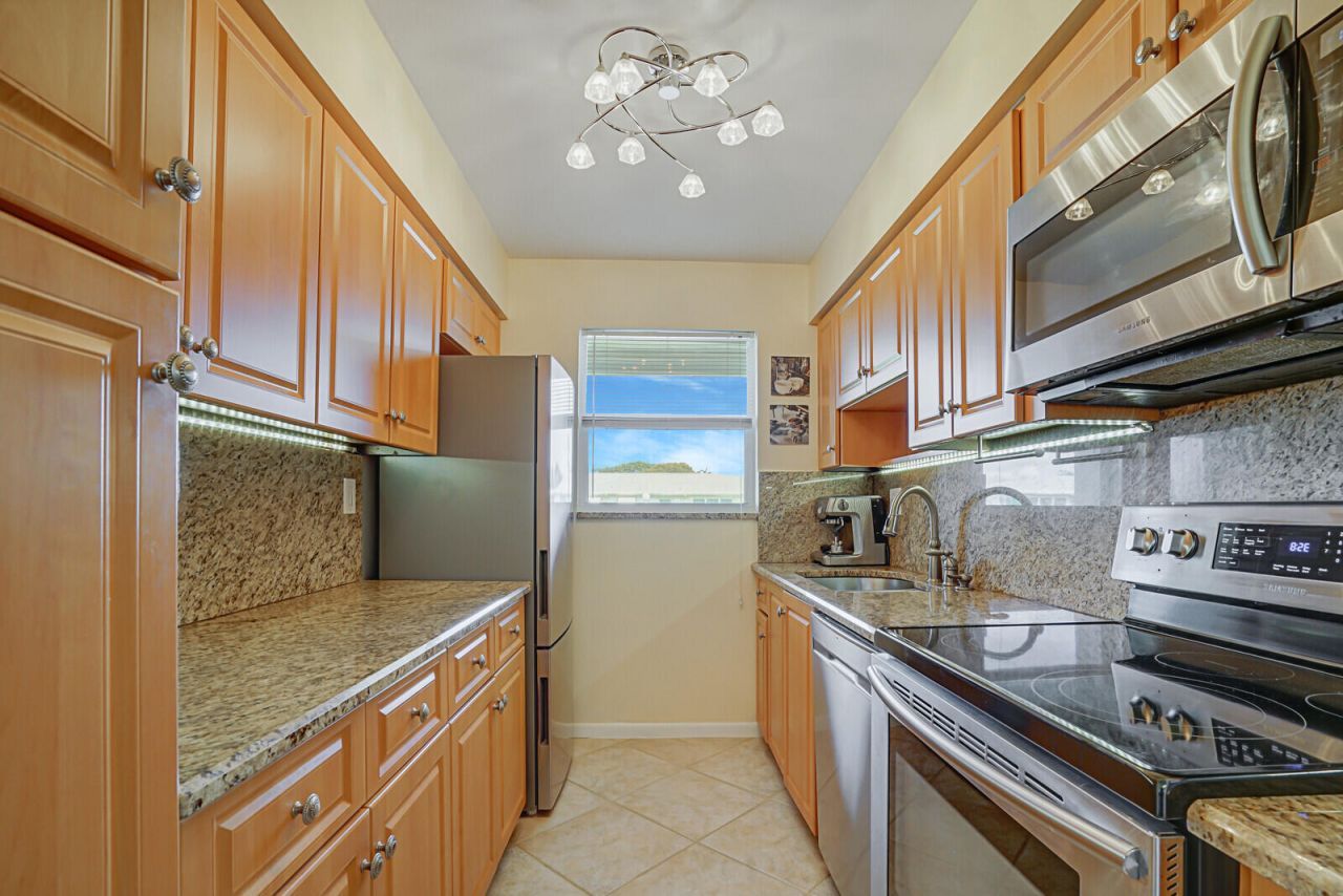 202 High Point Terrace W, Unit A, Delray Beach, FL 33445 Photo