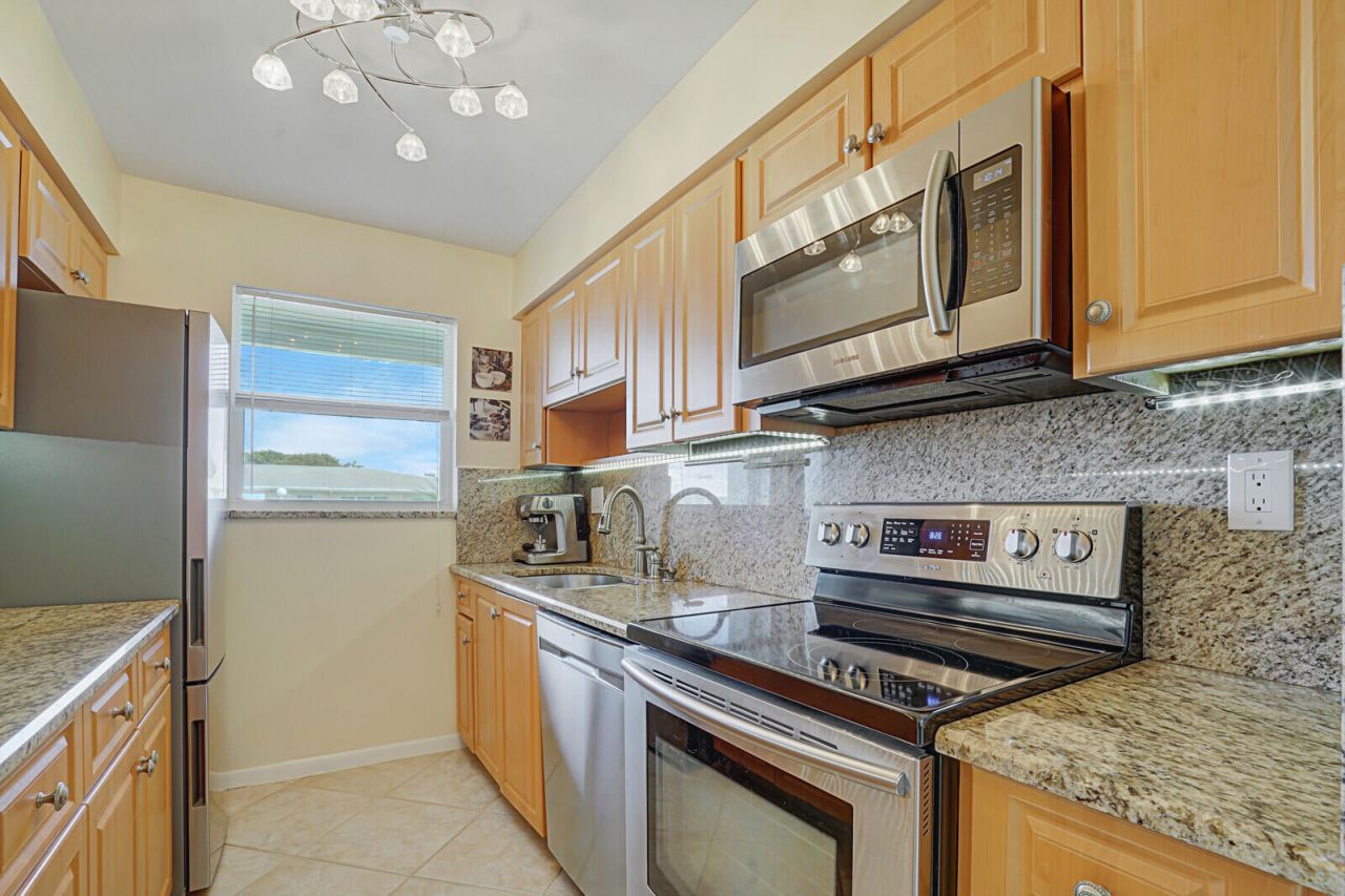 202 High Point Terrace W, Unit A, Delray Beach, FL 33445 Photo