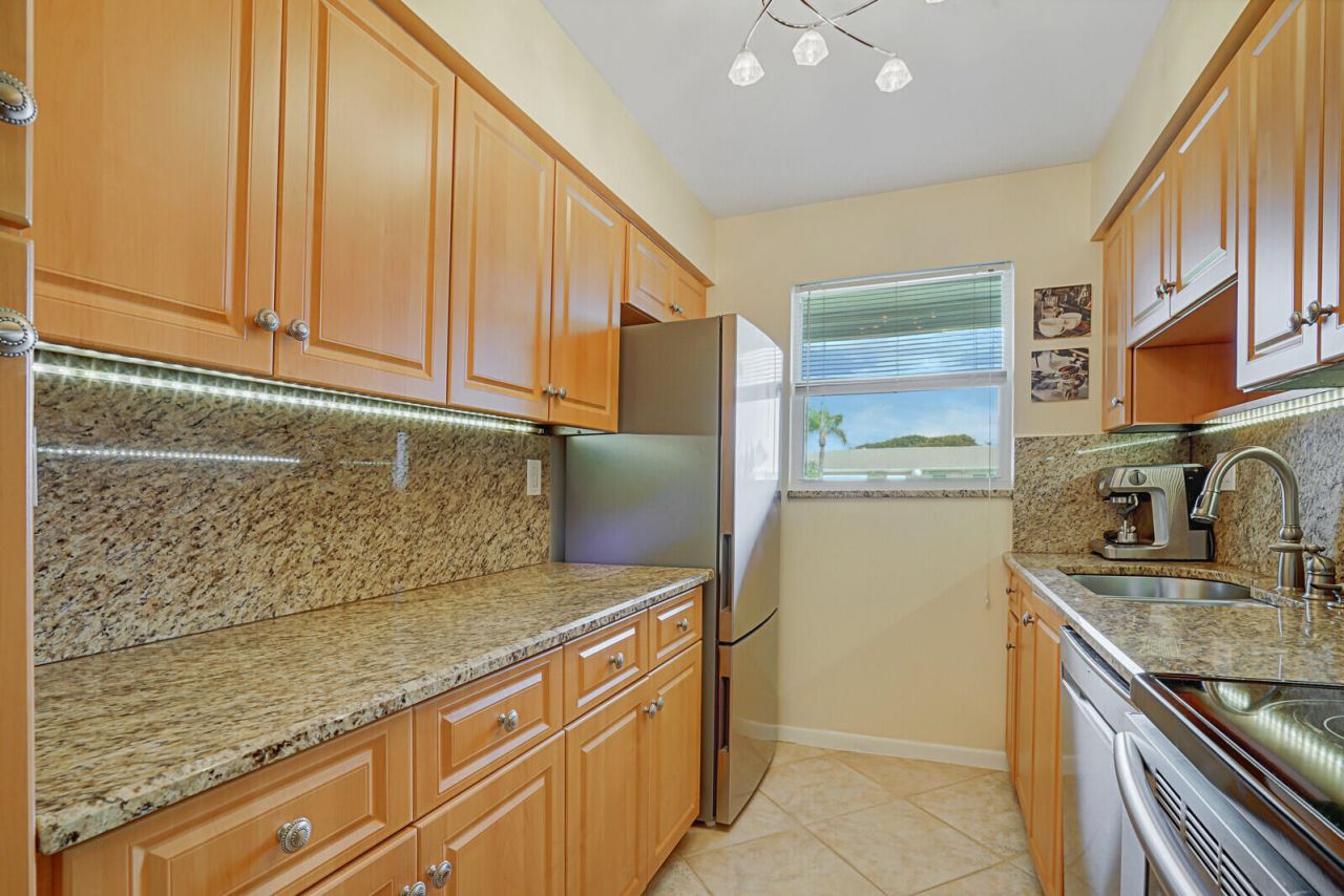 202 High Point Terrace W, Unit A, Delray Beach, FL 33445 Photo