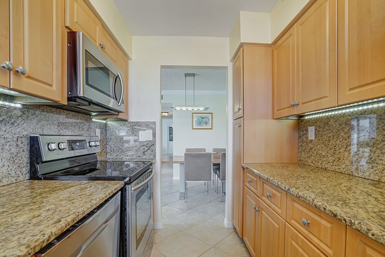202 High Point Terrace W, Unit A, Delray Beach, FL 33445 Photo