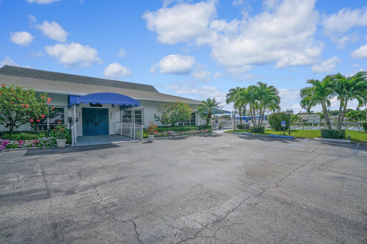 202 High Point Terrace W, Unit A, Delray Beach, FL 33445 Photo