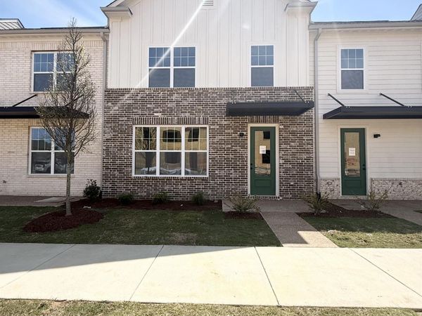 3056 PORTAGE DR, Bartlett, TN 38135