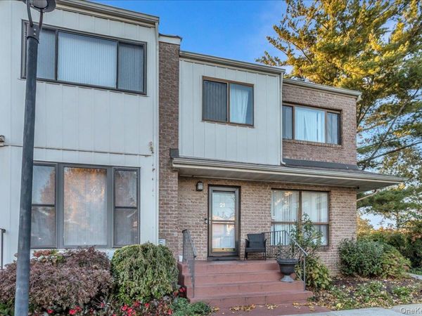 21 Vanderbilt Way, Unit 21, Valley Stream, NY 11581