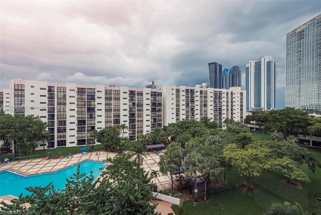 17021 N Bay Rd, Unit 123, Sunny Isles Beach, FL 33160 Photo