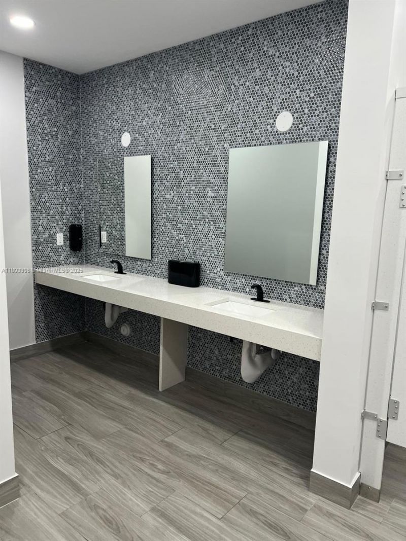 17021 N Bay Rd, Unit 123, Sunny Isles Beach, FL 33160 Photo