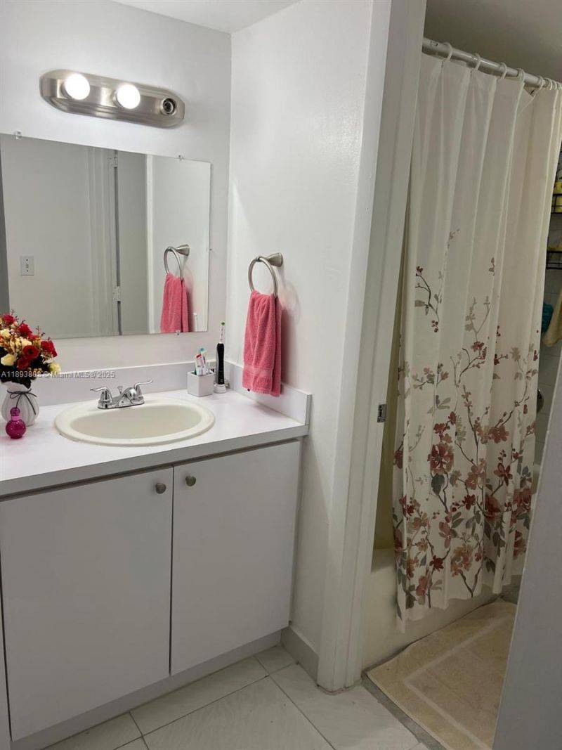 17021 N Bay Rd, Unit 123, Sunny Isles Beach, FL 33160 Photo