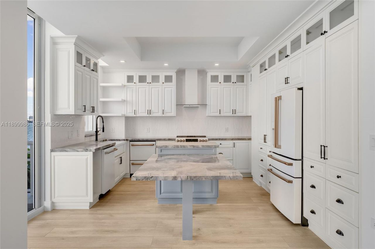 848 Brickell Key Dr, Unit 204, Miami, FL 33131 Photo