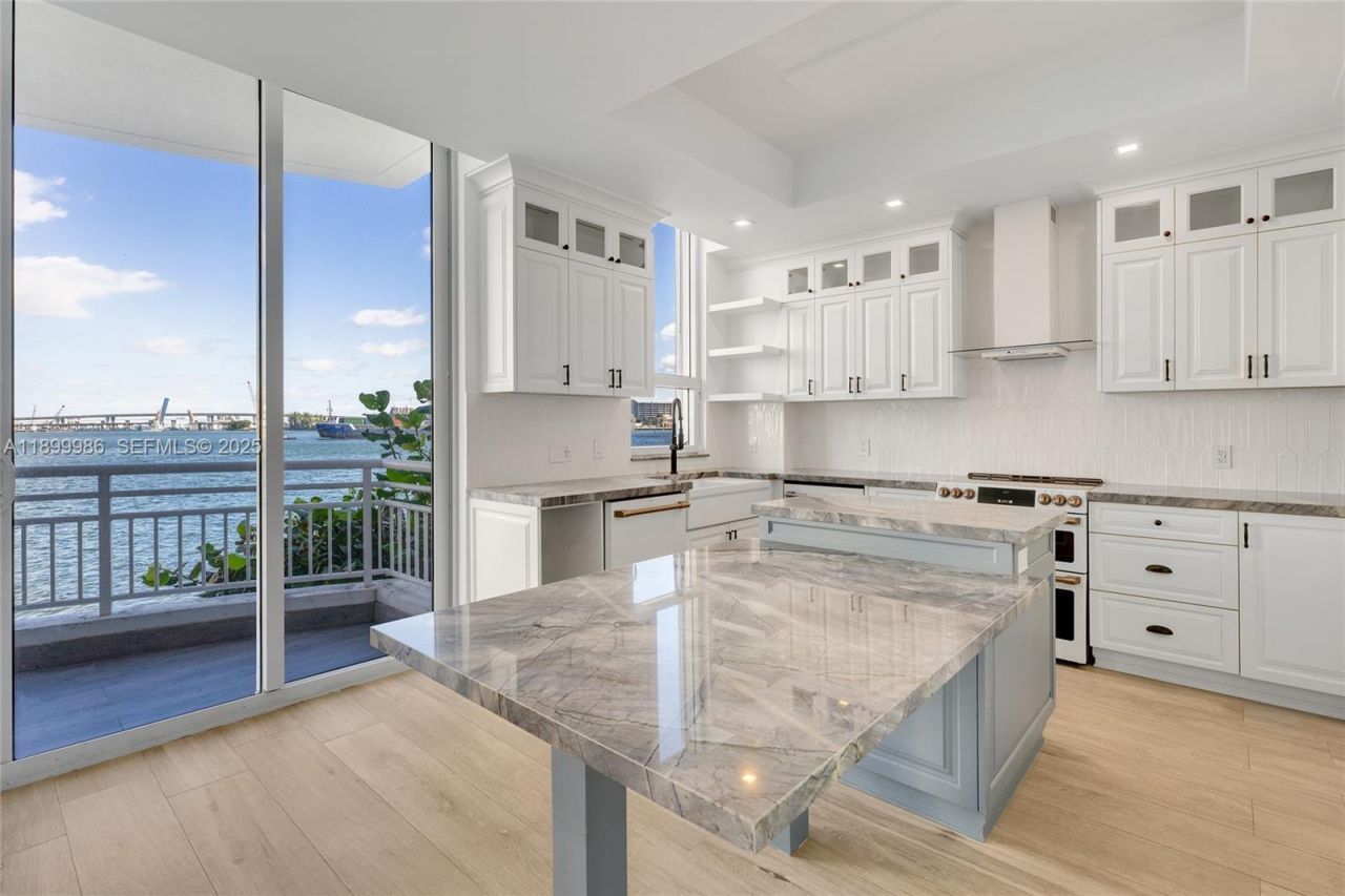 848 Brickell Key Dr, Unit 204, Miami, FL 33131 Photo