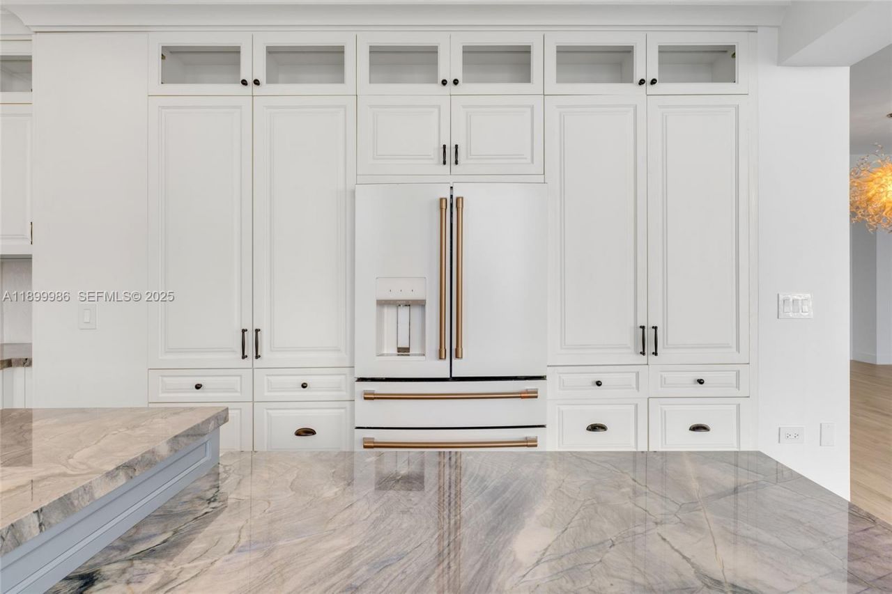 848 Brickell Key Dr, Unit 204, Miami, FL 33131 Photo