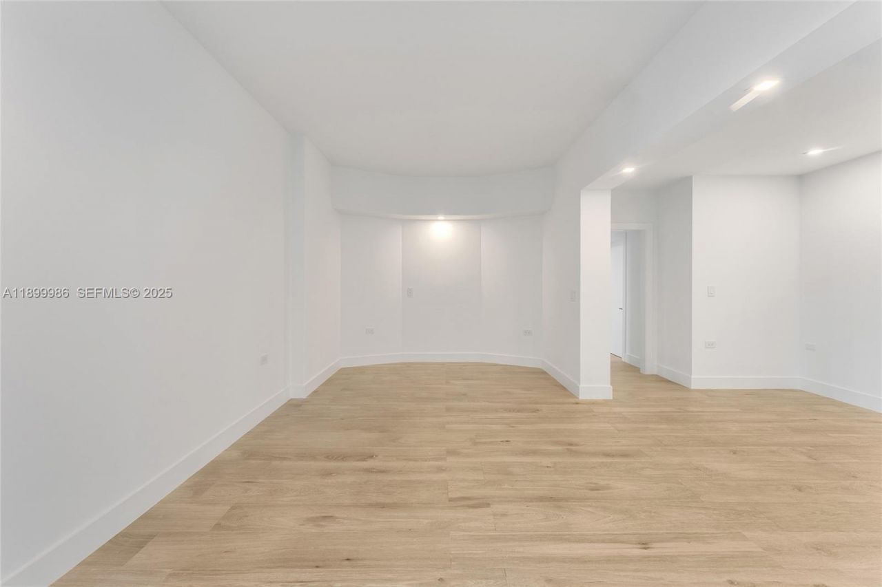 848 Brickell Key Dr, Unit 204, Miami, FL 33131 Photo