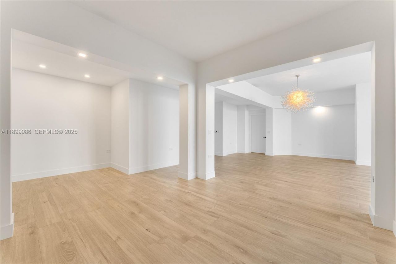 848 Brickell Key Dr, Unit 204, Miami, FL 33131 Photo