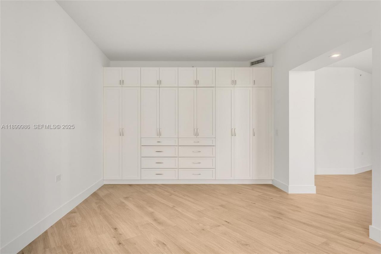 848 Brickell Key Dr, Unit 204, Miami, FL 33131 Photo