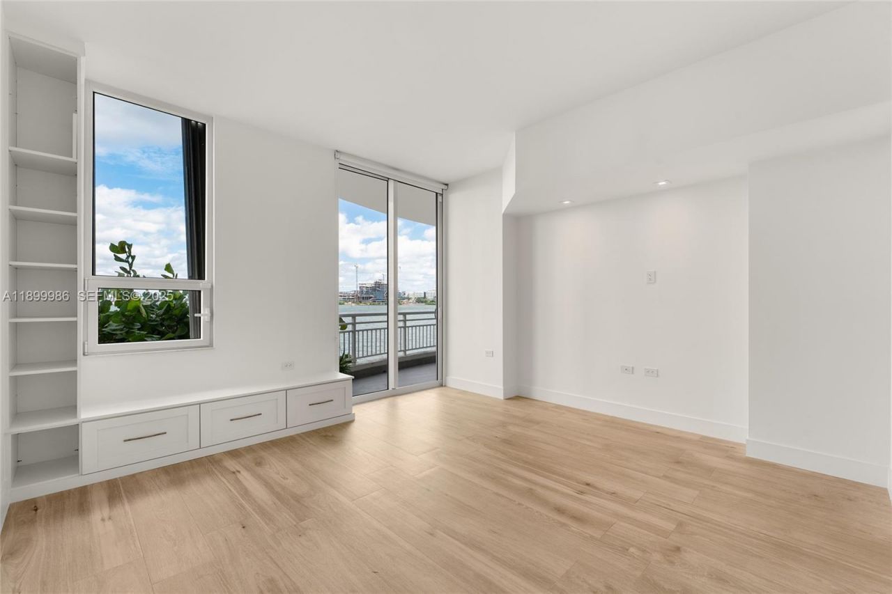 848 Brickell Key Dr, Unit 204, Miami, FL 33131 Photo