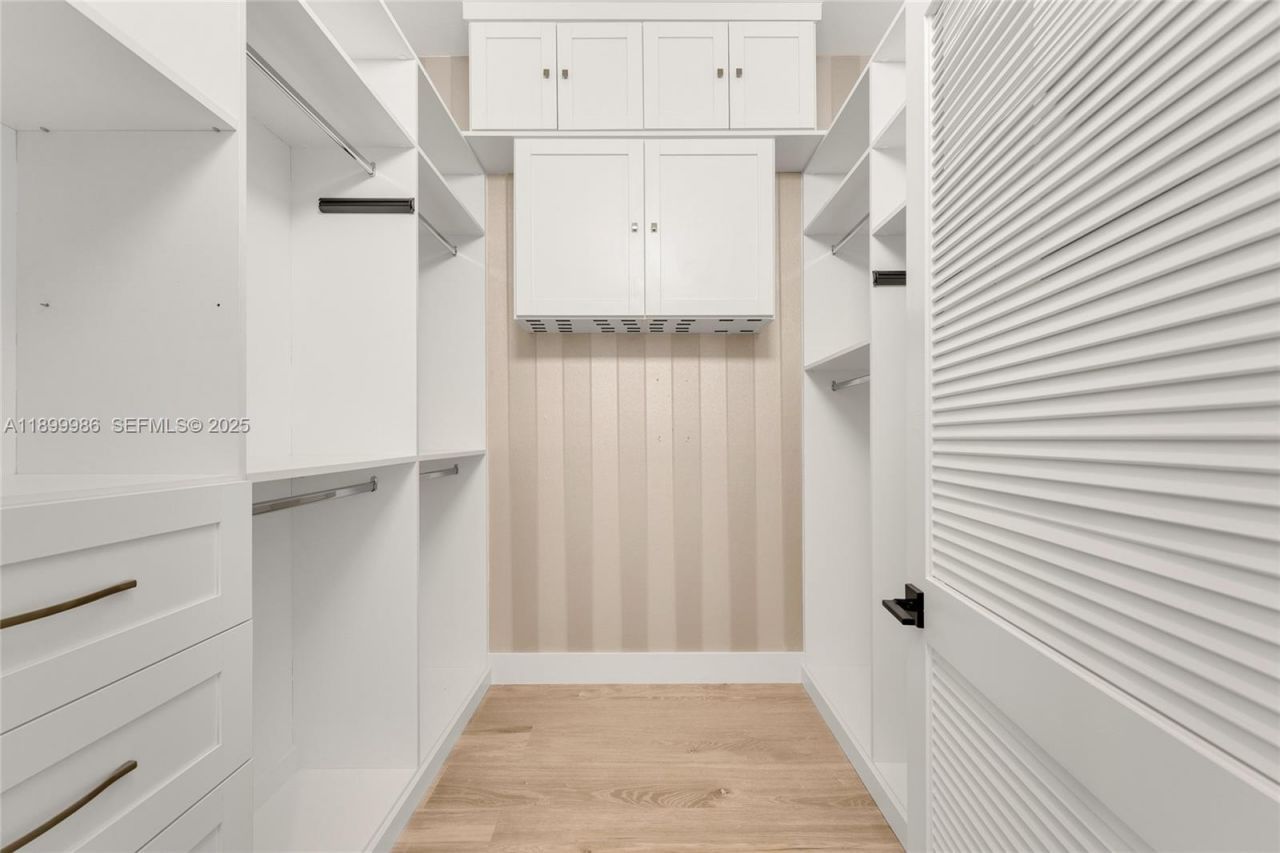 848 Brickell Key Dr, Unit 204, Miami, FL 33131 Photo