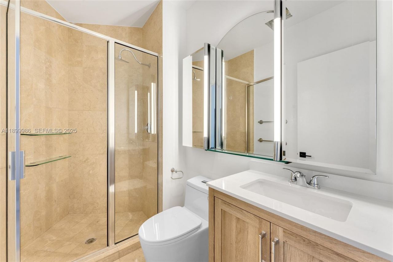 848 Brickell Key Dr, Unit 204, Miami, FL 33131 Photo