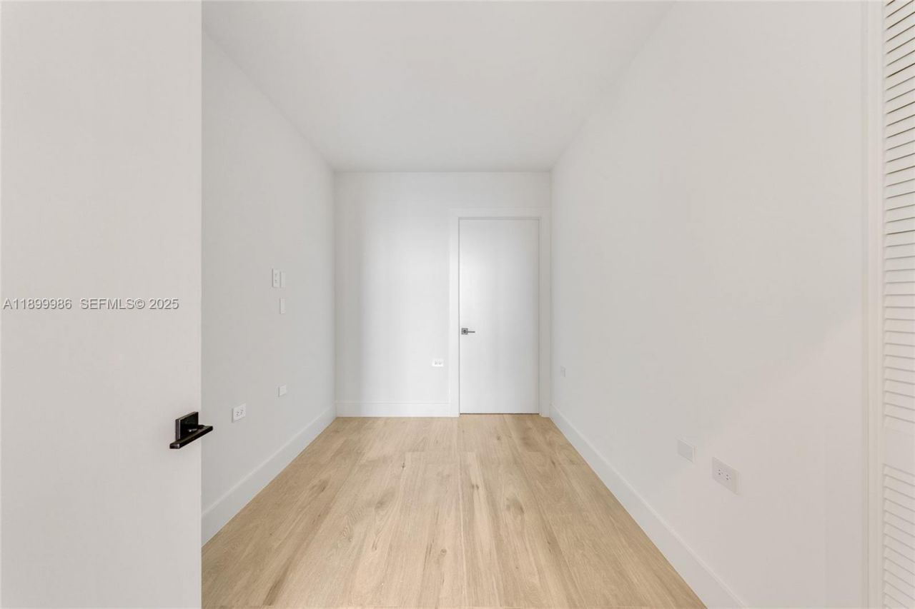 848 Brickell Key Dr, Unit 204, Miami, FL 33131 Photo