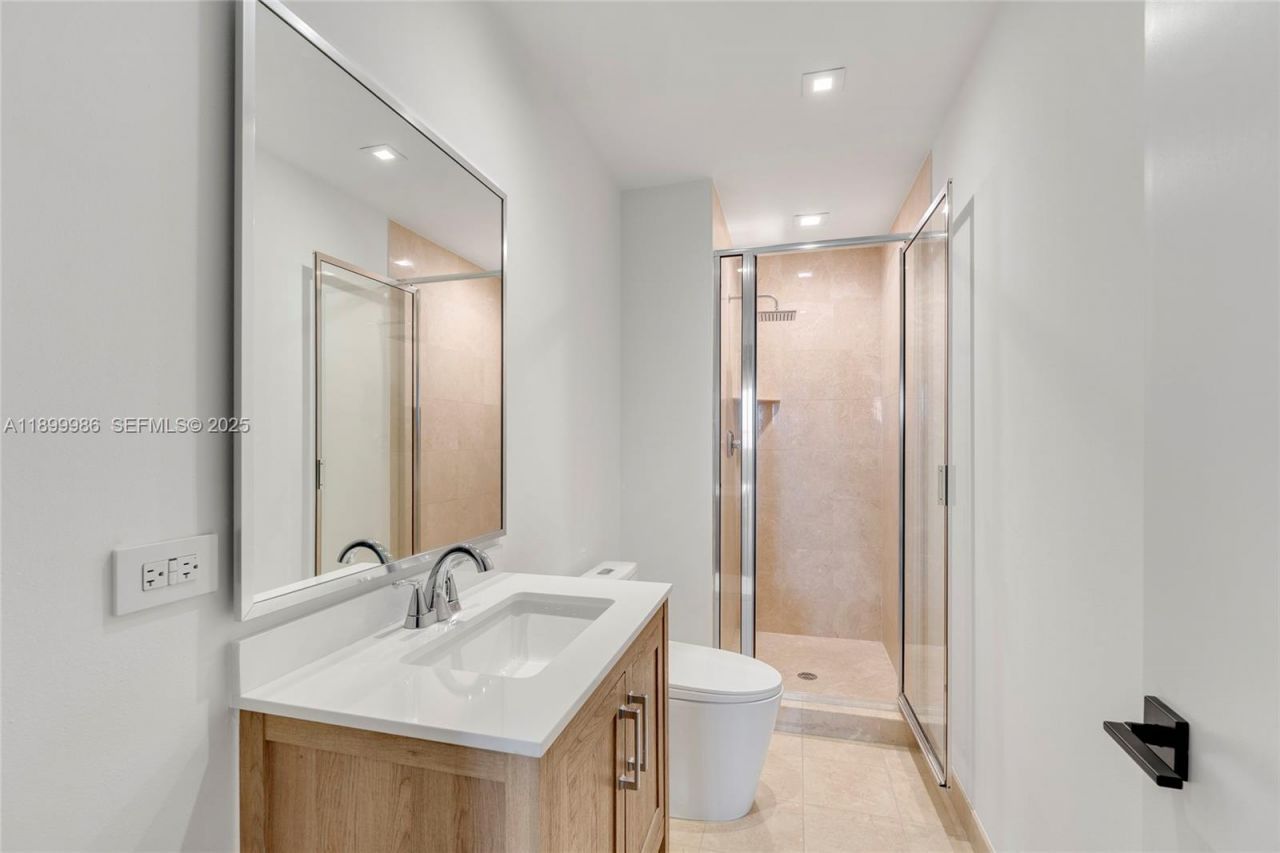 848 Brickell Key Dr, Unit 204, Miami, FL 33131 Photo