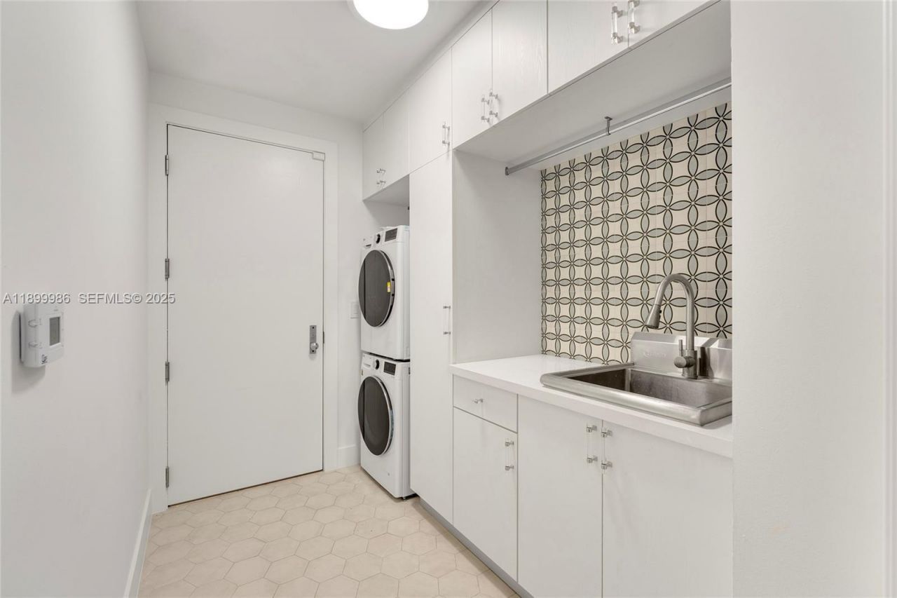 848 Brickell Key Dr, Unit 204, Miami, FL 33131 Photo