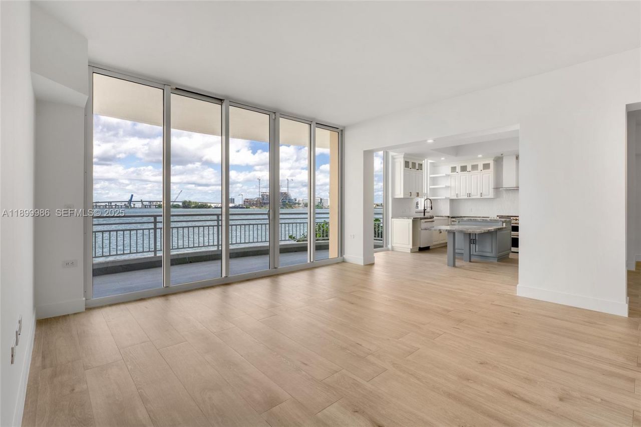 848 Brickell Key Dr, Unit 204, Miami, FL 33131 Photo