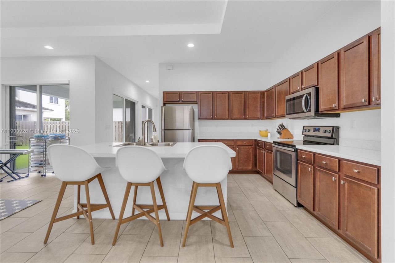 15288 SW 176th Ter, Miami, FL 33187 Photo